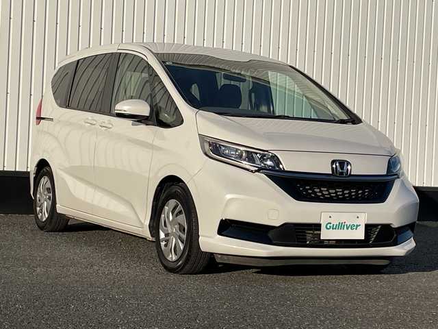 ホンダ フリード G ホンダセンシング 千葉県 2020(令2)年 3万km プラチナホワイトパール 社外メモリナビ/(フルセグTV/BT/CD/FM/AM)/衝突被害軽減システム/車線逸脱警報/バックカメラ/追従式クルーズコントロール/両側パワースライドドア/横滑り防止装置/ETC/アイドリングストップ/LEDヘッドライト/オートライト/ウィンカーミラー/電動格納ミラー/シートリフター/プッシュスタート/スマートキー/フロアマット