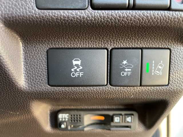 ホンダ フリード G ホンダセンシング 千葉県 2020(令2)年 3万km プラチナホワイトパール 社外メモリナビ/(フルセグTV/BT/CD/FM/AM)/衝突被害軽減システム/車線逸脱警報/バックカメラ/追従式クルーズコントロール/両側パワースライドドア/横滑り防止装置/ETC/アイドリングストップ/LEDヘッドライト/オートライト/ウィンカーミラー/電動格納ミラー/シートリフター/プッシュスタート/スマートキー/フロアマット