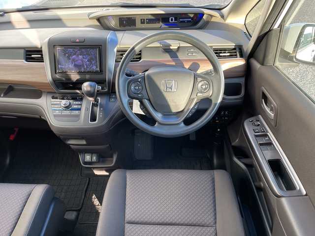 ホンダ フリード G ホンダセンシング 千葉県 2020(令2)年 3万km プラチナホワイトパール 社外メモリナビ/(フルセグTV/BT/CD/FM/AM)/衝突被害軽減システム/車線逸脱警報/バックカメラ/追従式クルーズコントロール/両側パワースライドドア/横滑り防止装置/ETC/アイドリングストップ/LEDヘッドライト/オートライト/ウィンカーミラー/電動格納ミラー/シートリフター/プッシュスタート/スマートキー/フロアマット