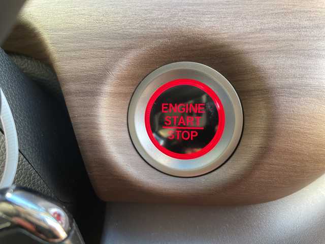 ホンダ フリード G ホンダセンシング 千葉県 2020(令2)年 3万km プラチナホワイトパール 社外メモリナビ/(フルセグTV/BT/CD/FM/AM)/衝突被害軽減システム/車線逸脱警報/バックカメラ/追従式クルーズコントロール/両側パワースライドドア/横滑り防止装置/ETC/アイドリングストップ/LEDヘッドライト/オートライト/ウィンカーミラー/電動格納ミラー/シートリフター/プッシュスタート/スマートキー/フロアマット