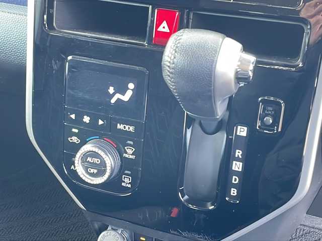 トヨタ ルーミー カスタムG－T 徳島県 2017(平29)年 5.5万km ブラックマイカメタリック Panasonicナビ：CN-RA03WD/(AM/FM/DISC/SD/Bluetooth)/スマートアシスト/・衝突回避支援ブレーキ機能/・衝突警報機能/・車線逸脱警報機能/・先行車発進お知らせ機能/・コーナーセンサー/・オートハイビーム/バックカメラ/両側パワースライドドア/シートヒーター/ドライブレコーダー/ETC/純正15インチアルミホイール/プッシュスタート/スマートキー