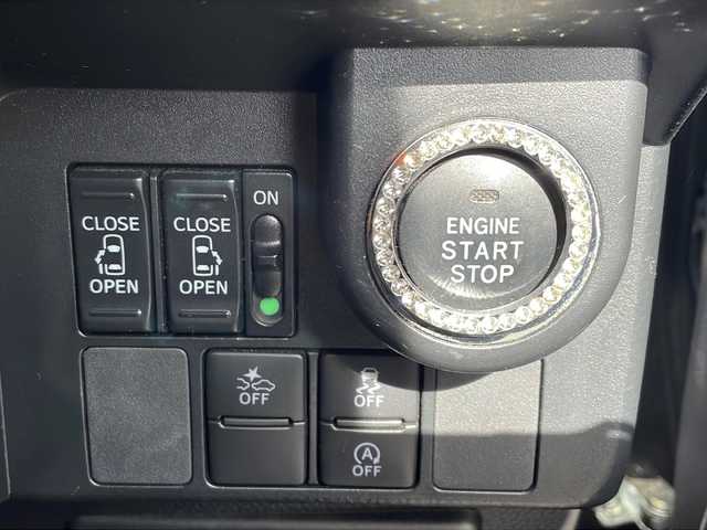 トヨタ ルーミー カスタムG－T 徳島県 2017(平29)年 5.5万km ブラックマイカメタリック Panasonicナビ：CN-RA03WD/(AM/FM/DISC/SD/Bluetooth)/スマートアシスト/・衝突回避支援ブレーキ機能/・衝突警報機能/・車線逸脱警報機能/・先行車発進お知らせ機能/・コーナーセンサー/・オートハイビーム/バックカメラ/両側パワースライドドア/シートヒーター/ドライブレコーダー/ETC/純正15インチアルミホイール/プッシュスタート/スマートキー