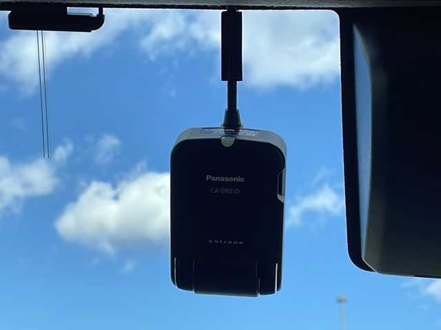 トヨタ ルーミー カスタムG－T 徳島県 2017(平29)年 5.5万km ブラックマイカメタリック Panasonicナビ：CN-RA03WD/(AM/FM/DISC/SD/Bluetooth)/スマートアシスト/・衝突回避支援ブレーキ機能/・衝突警報機能/・車線逸脱警報機能/・先行車発進お知らせ機能/・コーナーセンサー/・オートハイビーム/バックカメラ/両側パワースライドドア/シートヒーター/ドライブレコーダー/ETC/純正15インチアルミホイール/プッシュスタート/スマートキー