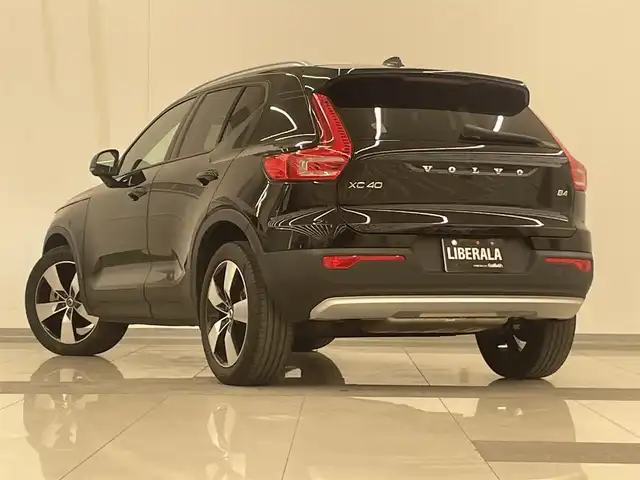 ボルボ ＸＣ４０ B4 モメンタム 岡山県 2021(令3)年 1.9万km オニキスブラックP クライメートＰＫＧ/・ステアリングヒーター/・Ｄ／Ｎシートヒーター/インテリジェントセーフティー/・アダプティブクルーズコントロール/・ＣＩｔｙＳａｆｅｔｙ/・ＢＬＩＳ/・レーンキーピングエイド/・クロストラフィックアラート/・アダプティブペンディングＬＥＤライト/・オートハイビーム/19インチＡＷ/パワーテールゲート/純正ＳＥＮＳＵＳナビ/・全周囲カメラ/・フルセグＴＶ/・ＡｐｐｌｅＣａｒＰｌａｙ/・アンドロイドオート