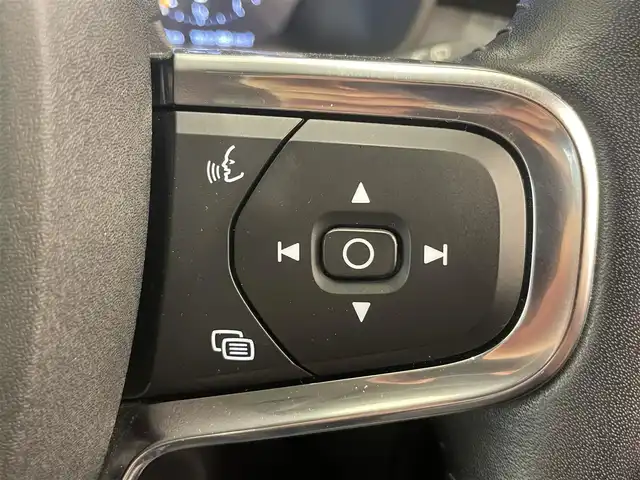 ボルボ ＸＣ４０ B4 モメンタム 岡山県 2021(令3)年 1.9万km オニキスブラックP クライメートＰＫＧ/・ステアリングヒーター/・Ｄ／Ｎシートヒーター/インテリジェントセーフティー/・アダプティブクルーズコントロール/・ＣＩｔｙＳａｆｅｔｙ/・ＢＬＩＳ/・レーンキーピングエイド/・クロストラフィックアラート/・アダプティブペンディングＬＥＤライト/・オートハイビーム/19インチＡＷ/パワーテールゲート/純正ＳＥＮＳＵＳナビ/・全周囲カメラ/・フルセグＴＶ/・ＡｐｐｌｅＣａｒＰｌａｙ/・アンドロイドオート