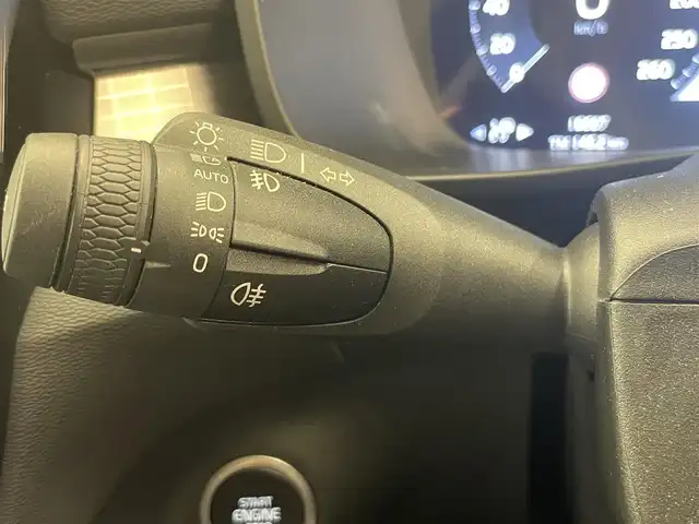 ボルボ ＸＣ４０ B4 モメンタム 岡山県 2021(令3)年 1.9万km オニキスブラックP クライメートＰＫＧ/・ステアリングヒーター/・Ｄ／Ｎシートヒーター/インテリジェントセーフティー/・アダプティブクルーズコントロール/・ＣＩｔｙＳａｆｅｔｙ/・ＢＬＩＳ/・レーンキーピングエイド/・クロストラフィックアラート/・アダプティブペンディングＬＥＤライト/・オートハイビーム/19インチＡＷ/パワーテールゲート/純正ＳＥＮＳＵＳナビ/・全周囲カメラ/・フルセグＴＶ/・ＡｐｐｌｅＣａｒＰｌａｙ/・アンドロイドオート