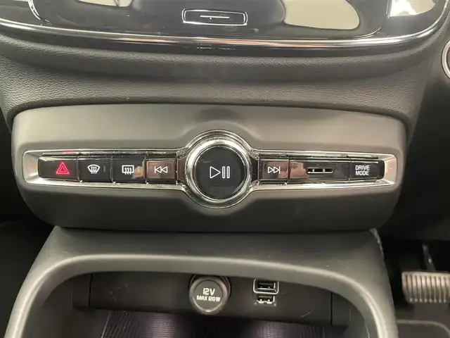 ボルボ ＸＣ４０ B4 モメンタム 岡山県 2021(令3)年 1.9万km オニキスブラックP クライメートＰＫＧ/・ステアリングヒーター/・Ｄ／Ｎシートヒーター/インテリジェントセーフティー/・アダプティブクルーズコントロール/・ＣＩｔｙＳａｆｅｔｙ/・ＢＬＩＳ/・レーンキーピングエイド/・クロストラフィックアラート/・アダプティブペンディングＬＥＤライト/・オートハイビーム/19インチＡＷ/パワーテールゲート/純正ＳＥＮＳＵＳナビ/・全周囲カメラ/・フルセグＴＶ/・ＡｐｐｌｅＣａｒＰｌａｙ/・アンドロイドオート