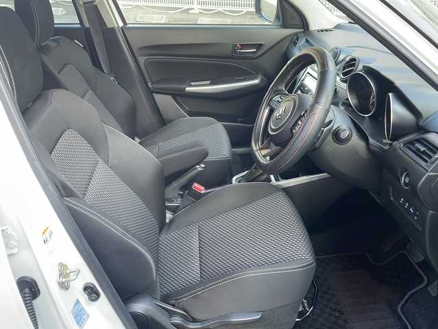 スズキ スイフト HYBRID RS 宮崎県 2023(令5)年 2万km ピュアホワイトパール 純正ナビ Bluetooth 全方位カメラ フルセグTV CD/DVDチェンジャー USB入力端子 ETC シートヒーター レーダークルーズコントロール コーナーセンサー BSM LEDライト