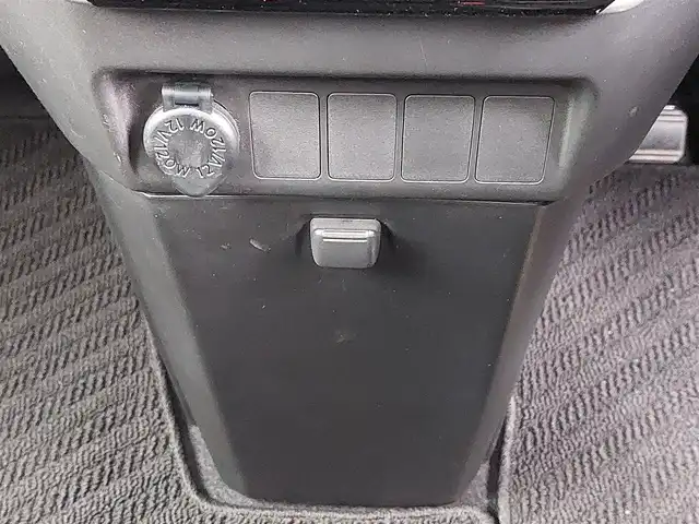 トヨタ タンク カスタムG－T 東京都 2019(平31)年 4.5万km パールホワイトⅢ ナビ【CN-RE05WD】/CD/フルセグTV/Bluetooth/SD/AM/FM/ETC/スマートアシスト/両側パワースライドドア/クルーズコントロール/プッシュスタート/オートライト/オートマチックハイビーム/LED/純正１４インチアルミ/スペアキー