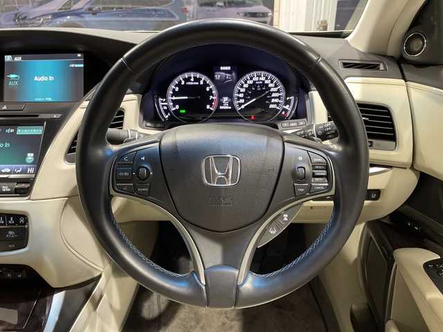 ホンダ レジェンド ハイブリッド EX 秋田県 2016(平28)年 4万km ギルデッドピューターメタリック サンルーフ/純正ナビ/（CD/DVD/BT/フルセグ/ＨＤＭＩ)/全方位カメラ/ＥＴＣ/KRELLオーディオ/ジュエルアイLEDヘッドライト/ホンダセンシング/・追従クルコン/・衝突軽減/・レーンアシスト/・コーナーセンサー/・ヘッドアップディスプレイ/・ブラインドスポットインフォメーション/革シート/レザーシート/シートヒーター/エアシート/前後席ワイヤレス充電