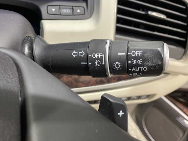 ホンダ レジェンド ハイブリッド EX 秋田県 2016(平28)年 4万km ギルデッドピューターメタリック サンルーフ/純正ナビ/（CD/DVD/BT/フルセグ/ＨＤＭＩ)/全方位カメラ/ＥＴＣ/KRELLオーディオ/ジュエルアイLEDヘッドライト/ホンダセンシング/・追従クルコン/・衝突軽減/・レーンアシスト/・コーナーセンサー/・ヘッドアップディスプレイ/・ブラインドスポットインフォメーション/革シート/レザーシート/シートヒーター/エアシート/前後席ワイヤレス充電