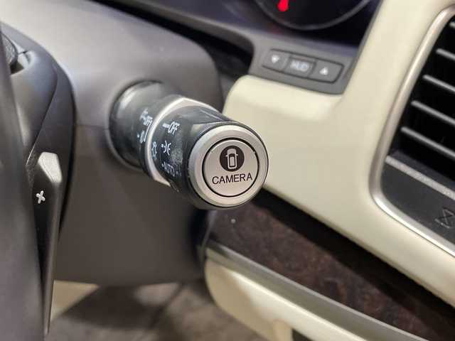 ホンダ レジェンド ハイブリッド EX 秋田県 2016(平28)年 4万km ギルデッドピューターメタリック サンルーフ/純正ナビ/（CD/DVD/BT/フルセグ/ＨＤＭＩ)/全方位カメラ/ＥＴＣ/KRELLオーディオ/ジュエルアイLEDヘッドライト/ホンダセンシング/・追従クルコン/・衝突軽減/・レーンアシスト/・コーナーセンサー/・ヘッドアップディスプレイ/・ブラインドスポットインフォメーション/革シート/レザーシート/シートヒーター/エアシート/前後席ワイヤレス充電