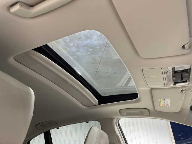 ホンダ レジェンド ハイブリッド EX 秋田県 2016(平28)年 4万km ギルデッドピューターメタリック サンルーフ/純正ナビ/（CD/DVD/BT/フルセグ/ＨＤＭＩ)/全方位カメラ/ＥＴＣ/KRELLオーディオ/ジュエルアイLEDヘッドライト/ホンダセンシング/・追従クルコン/・衝突軽減/・レーンアシスト/・コーナーセンサー/・ヘッドアップディスプレイ/・ブラインドスポットインフォメーション/革シート/レザーシート/シートヒーター/エアシート/前後席ワイヤレス充電