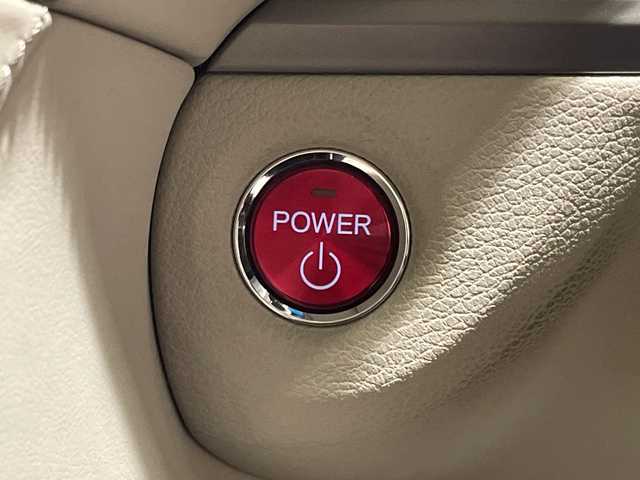 ホンダ レジェンド ハイブリッド EX 秋田県 2016(平28)年 4万km ギルデッドピューターメタリック サンルーフ/純正ナビ/（CD/DVD/BT/フルセグ/ＨＤＭＩ)/全方位カメラ/ＥＴＣ/KRELLオーディオ/ジュエルアイLEDヘッドライト/ホンダセンシング/・追従クルコン/・衝突軽減/・レーンアシスト/・コーナーセンサー/・ヘッドアップディスプレイ/・ブラインドスポットインフォメーション/革シート/レザーシート/シートヒーター/エアシート/前後席ワイヤレス充電