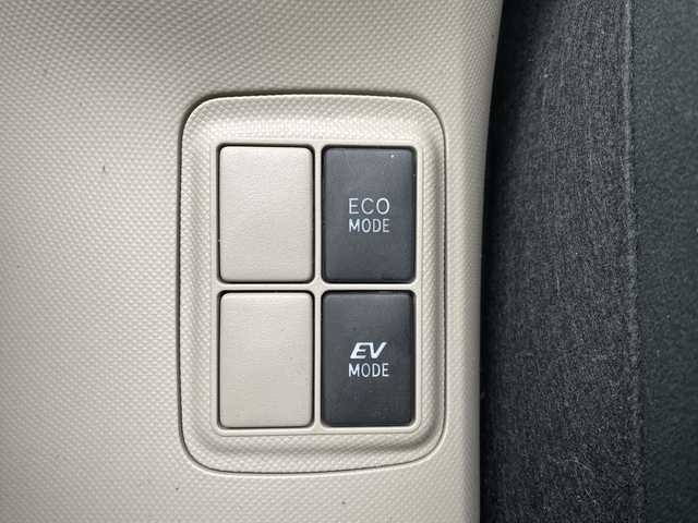 トヨタ アクア G 神奈川県 2014(平26)年 7.6万km ディープアメジストマイカメタリック ・純正ナビTV/（Bluetooth/DVD/フルセグ）/・純正LEDヘッドライト/・スマートキー×2/・バックカメラ/・プッシュスタート/・ドライブレコーダー/・ドアバイザー/・ETC