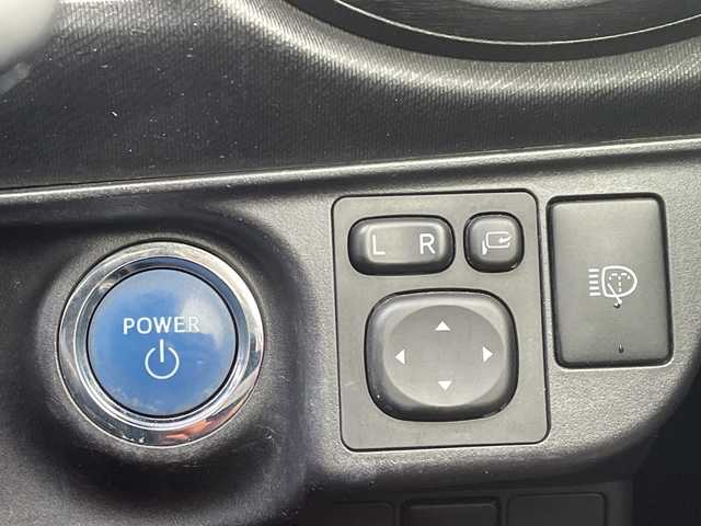 トヨタ アクア G 神奈川県 2014(平26)年 7.6万km ディープアメジストマイカメタリック ・純正ナビTV/（Bluetooth/DVD/フルセグ）/・純正LEDヘッドライト/・スマートキー×2/・バックカメラ/・プッシュスタート/・ドライブレコーダー/・ドアバイザー/・ETC