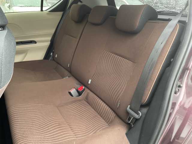 トヨタ アクア G 神奈川県 2014(平26)年 7.6万km ディープアメジストマイカメタリック ・純正ナビTV/（Bluetooth/DVD/フルセグ）/・純正LEDヘッドライト/・スマートキー×2/・バックカメラ/・プッシュスタート/・ドライブレコーダー/・ドアバイザー/・ETC