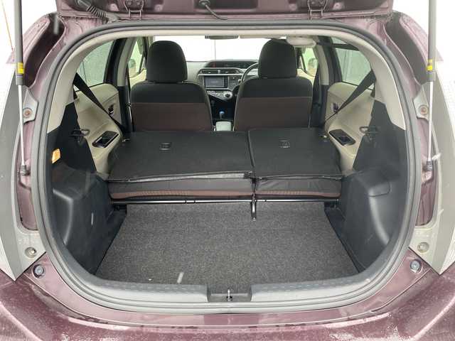 トヨタ アクア G 神奈川県 2014(平26)年 7.6万km ディープアメジストマイカメタリック ・純正ナビTV/（Bluetooth/DVD/フルセグ）/・純正LEDヘッドライト/・スマートキー×2/・バックカメラ/・プッシュスタート/・ドライブレコーダー/・ドアバイザー/・ETC