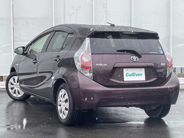 トヨタ アクア G 神奈川県 2014(平26)年 7.6万km ディープアメジストマイカメタリック ・純正ナビTV/（Bluetooth/DVD/フルセグ）/・純正LEDヘッドライト/・スマートキー×2/・バックカメラ/・プッシュスタート/・ドライブレコーダー/・ドアバイザー/・ETC