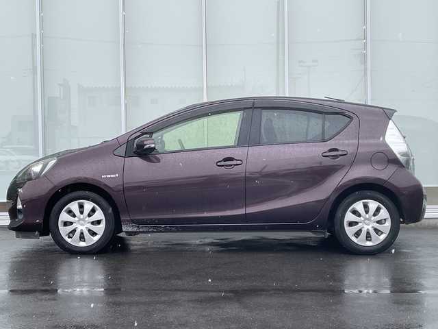 トヨタ アクア G 神奈川県 2014(平26)年 7.6万km ディープアメジストマイカメタリック ・純正ナビTV/（Bluetooth/DVD/フルセグ）/・純正LEDヘッドライト/・スマートキー×2/・バックカメラ/・プッシュスタート/・ドライブレコーダー/・ドアバイザー/・ETC