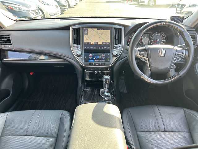 トヨタ クラウン アスリート G 広島県 2015(平27)年 7.3万km ブラック 禁煙車/ムーンルーフ/アドバンストパッケージ/・プリクラッシュセーフティ/・レーダークルーズコントロール/・インテリジェントクリアランスソナー/・バックソナー/ブラインドスポットモニター(BSM)/本革シート/前席パワーシート(運転席メモリー付)/前席シートベンチレーション/全席シートヒーター/電動リアサンシェード/LEDヘッドランプ/T-Connect SDナビゲーション/クラウン・スーパーライブサウンド(12スピーカー)/バックガイドモニター/スマートエントリー＆スタートシステム/ビルトインETC/純正18インチアルミホイール(スパッタリング塗装)