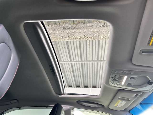 トヨタ クラウン アスリート G 広島県 2015(平27)年 7.3万km ブラック 禁煙車/ムーンルーフ/アドバンストパッケージ/・プリクラッシュセーフティ/・レーダークルーズコントロール/・インテリジェントクリアランスソナー/・バックソナー/ブラインドスポットモニター(BSM)/本革シート/前席パワーシート(運転席メモリー付)/前席シートベンチレーション/全席シートヒーター/電動リアサンシェード/LEDヘッドランプ/T-Connect SDナビゲーション/クラウン・スーパーライブサウンド(12スピーカー)/バックガイドモニター/スマートエントリー＆スタートシステム/ビルトインETC/純正18インチアルミホイール(スパッタリング塗装)