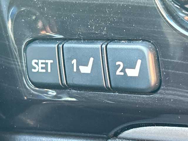 トヨタ クラウン アスリート G 広島県 2015(平27)年 7.3万km ブラック 禁煙車/ムーンルーフ/アドバンストパッケージ/・プリクラッシュセーフティ/・レーダークルーズコントロール/・インテリジェントクリアランスソナー/・バックソナー/ブラインドスポットモニター(BSM)/本革シート/前席パワーシート(運転席メモリー付)/前席シートベンチレーション/全席シートヒーター/電動リアサンシェード/LEDヘッドランプ/T-Connect SDナビゲーション/クラウン・スーパーライブサウンド(12スピーカー)/バックガイドモニター/スマートエントリー＆スタートシステム/ビルトインETC/純正18インチアルミホイール(スパッタリング塗装)