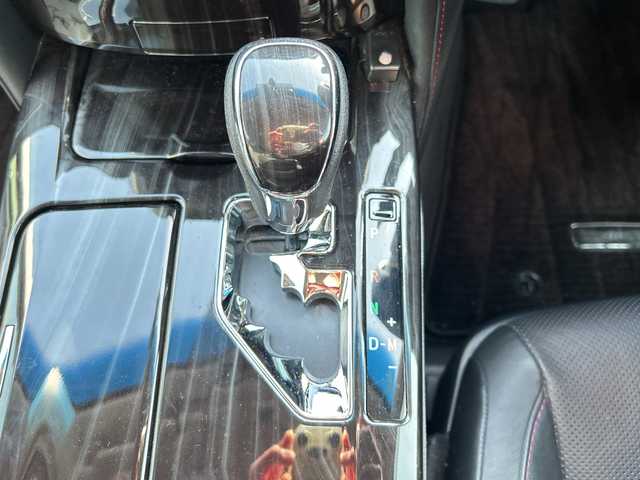 トヨタ クラウン アスリート G 広島県 2015(平27)年 7.3万km ブラック 禁煙車/ムーンルーフ/アドバンストパッケージ/・プリクラッシュセーフティ/・レーダークルーズコントロール/・インテリジェントクリアランスソナー/・バックソナー/ブラインドスポットモニター(BSM)/本革シート/前席パワーシート(運転席メモリー付)/前席シートベンチレーション/全席シートヒーター/電動リアサンシェード/LEDヘッドランプ/T-Connect SDナビゲーション/クラウン・スーパーライブサウンド(12スピーカー)/バックガイドモニター/スマートエントリー＆スタートシステム/ビルトインETC/純正18インチアルミホイール(スパッタリング塗装)