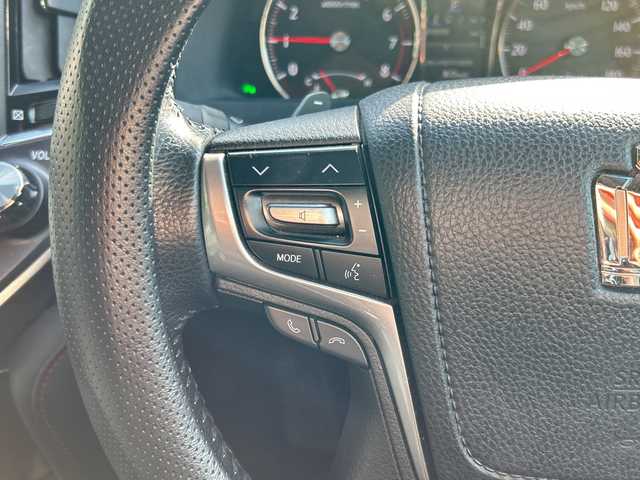 トヨタ クラウン アスリート G 広島県 2015(平27)年 7.3万km ブラック 禁煙車/ムーンルーフ/アドバンストパッケージ/・プリクラッシュセーフティ/・レーダークルーズコントロール/・インテリジェントクリアランスソナー/・バックソナー/ブラインドスポットモニター(BSM)/本革シート/前席パワーシート(運転席メモリー付)/前席シートベンチレーション/全席シートヒーター/電動リアサンシェード/LEDヘッドランプ/T-Connect SDナビゲーション/クラウン・スーパーライブサウンド(12スピーカー)/バックガイドモニター/スマートエントリー＆スタートシステム/ビルトインETC/純正18インチアルミホイール(スパッタリング塗装)