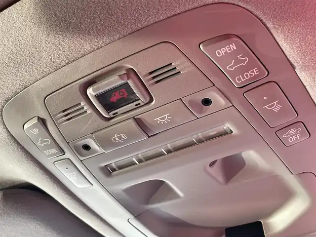 トヨタ クラウン アスリート G 広島県 2015(平27)年 7.3万km ブラック 禁煙車/ムーンルーフ/アドバンストパッケージ/・プリクラッシュセーフティ/・レーダークルーズコントロール/・インテリジェントクリアランスソナー/・バックソナー/ブラインドスポットモニター(BSM)/本革シート/前席パワーシート(運転席メモリー付)/前席シートベンチレーション/全席シートヒーター/電動リアサンシェード/LEDヘッドランプ/T-Connect SDナビゲーション/クラウン・スーパーライブサウンド(12スピーカー)/バックガイドモニター/スマートエントリー＆スタートシステム/ビルトインETC/純正18インチアルミホイール(スパッタリング塗装)