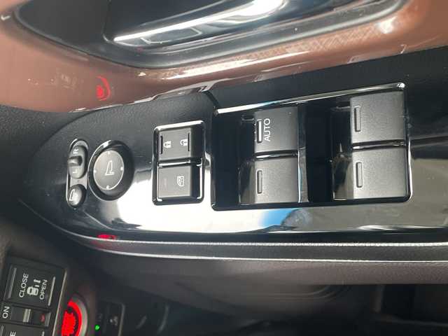 ホンダ Ｎ ＢＯＸ G･Lターボ Hセンシング カッパーブラウンスタイル 三重県 2019(令1)年 5.2万km プラチナホワイトパール 純正９型ナビ/バックカメラ/純正ドラレコ/両側パワスラ/ＥＴＣ/衝突軽減/レーダークルコン/ステアリングアシスト/コーナーセンサー/ベンチシート/ＬＥＤヘッドライト/オートライト/電動格納ミラー/フルセグTV/CD/DVD再生/Bluetooth接続/USB入力端末/禁煙車