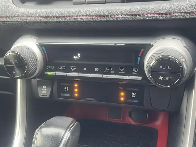 トヨタ ＲＡＶ４ アドベンチャー オフロードPKG 島根県 2021(令3)年 6万km グレーメタリック 純正９型ＳＤナビ/（フルセグＴＶ/ＤＶＤ再生/Ｂｌｕｅｔｏｏｔｈ接続）　/バックカメラ　/ビルトインＥＴＣ　/前後ドライブレコーダー　/アダプティブクルーズコントロール　/レーンキープアシスト　/ブラインドスポットモニター/クリアランスソナー　/プリクラッシュセーフティー　/パワーバックドア/運転席パワーシート/前席シートヒーター/エアシート　/ステアリングヒーター/電動パーキングブレーキ/ホールド/オートハイビーム/ライト/純正LEDヘッドライト/デジタルインナーミラー/純正18インチアルミホイール/純正フロアマット