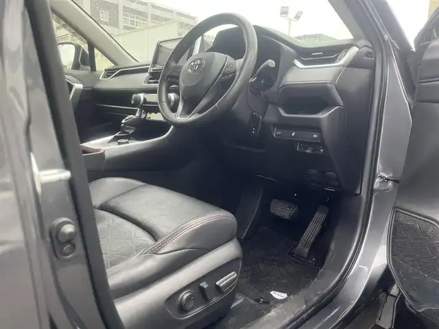 トヨタ ＲＡＶ４ アドベンチャー オフロードPKG 島根県 2021(令3)年 6万km グレーメタリック 純正９型ＳＤナビ/（フルセグＴＶ/ＤＶＤ再生/Ｂｌｕｅｔｏｏｔｈ接続）　/バックカメラ　/ビルトインＥＴＣ　/前後ドライブレコーダー　/アダプティブクルーズコントロール　/レーンキープアシスト　/ブラインドスポットモニター/クリアランスソナー　/プリクラッシュセーフティー　/パワーバックドア/運転席パワーシート/前席シートヒーター/エアシート　/ステアリングヒーター/電動パーキングブレーキ/ホールド/オートハイビーム/ライト/純正LEDヘッドライト/デジタルインナーミラー/純正18インチアルミホイール/純正フロアマット