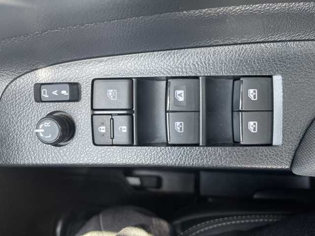 トヨタ シエンタ ハイブリッド G クエロ 沖縄県 2019(令1)年 4.1万km パール 純正ナビ/ＡＭ／ＦＭ／ＣＤ／ＤＶＤ／ＢＴ　/フルセグＴＶ　/衝突軽減　/全方位カメラ　/バックカメラ　/両側パワスラ　/クルーズコントロール　/オートマチックハイビーム　/レーンキープ　/スマートキー