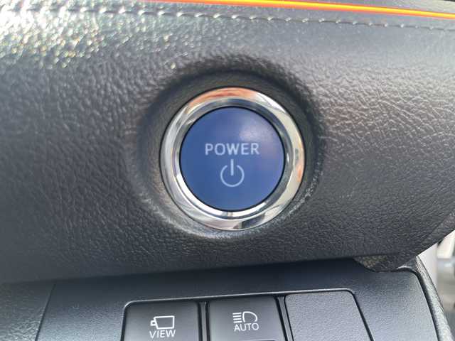 トヨタ シエンタ ハイブリッド G クエロ 沖縄県 2019(令1)年 4.1万km パール 純正ナビ/ＡＭ／ＦＭ／ＣＤ／ＤＶＤ／ＢＴ　/フルセグＴＶ　/衝突軽減　/全方位カメラ　/バックカメラ　/両側パワスラ　/クルーズコントロール　/オートマチックハイビーム　/レーンキープ　/スマートキー