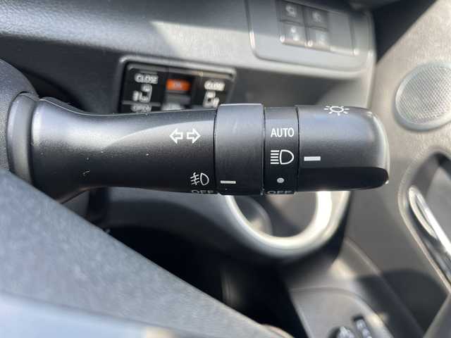 トヨタ シエンタ ハイブリッド G クエロ 沖縄県 2019(令1)年 4.1万km パール 純正ナビ/ＡＭ／ＦＭ／ＣＤ／ＤＶＤ／ＢＴ　/フルセグＴＶ　/衝突軽減　/全方位カメラ　/バックカメラ　/両側パワスラ　/クルーズコントロール　/オートマチックハイビーム　/レーンキープ　/スマートキー