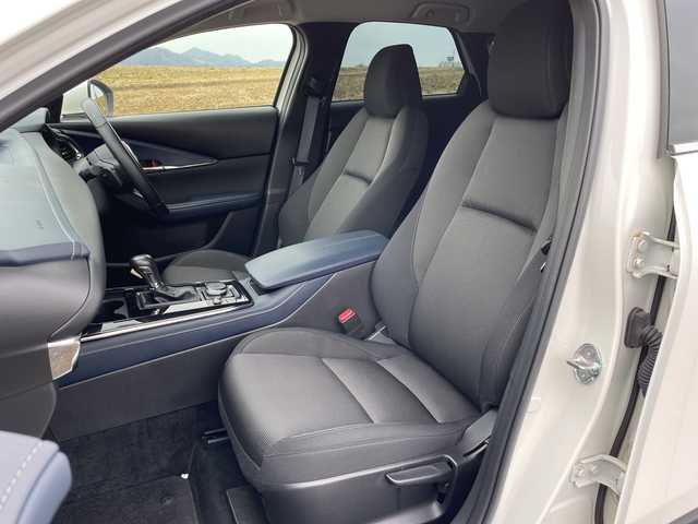 マツダ ＣＸ－３０ XD プロアクティブツーリングセレクション 新潟県 2022(令4)年 4.1万km スノーフレイクホワイトパールマイカ 4WD/純正10.25インチSDナビ/CD/DVD/BT/フルセグテレビ/ミュージックサーバー/全方位カメラ/ETC/ドライブレコーダー/衝突被害軽減ブレーキ/レーンキープアシスト/レーダークルーズコントロール/運転席パワーシート/シートヒーター/ステアリングヒーター/ステアリングスイッチ/パドルシフト/コーナーセンサー/パワーバックドア/スマートキー/プッシュスタート/LEDヘッドライト/オートライト/オートハイビーム/純正18インチアルミホイール