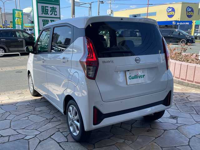 日産 デイズ X 静岡県 2026(令8)年 0.1千km ホワイトパール 純正ディスプレイオーディオ/・USB/Bluetooth/・Apple Carplay/Android Auto/主要装備/・アイドリングストップ/・バックカメラ　/・横滑り防止装置　/・盗難防止装置　/・オートライト　/・オートハイビーム　/・コーナーセンサー　/・プッシュスタート　/・ステアリングリモコン　/・パワーステアリング/・パワーウィンドウ/・スマートキー