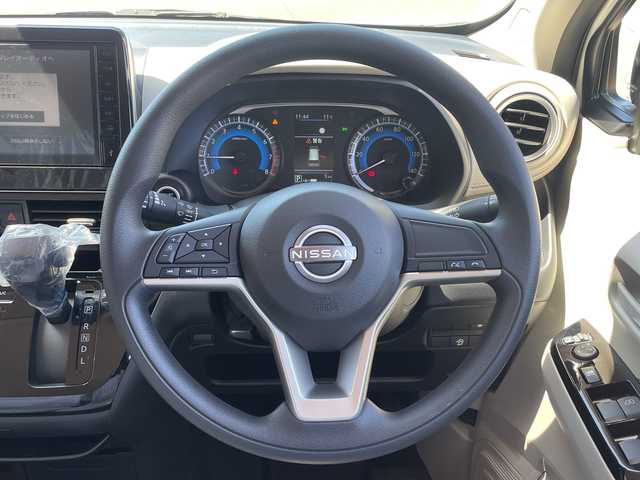 日産 デイズ X 静岡県 2026(令8)年 0.1千km ホワイトパール 純正ディスプレイオーディオ/・USB/Bluetooth/・Apple Carplay/Android Auto/主要装備/・アイドリングストップ/・バックカメラ　/・横滑り防止装置　/・盗難防止装置　/・オートライト　/・オートハイビーム　/・コーナーセンサー　/・プッシュスタート　/・ステアリングリモコン　/・パワーステアリング/・パワーウィンドウ/・スマートキー