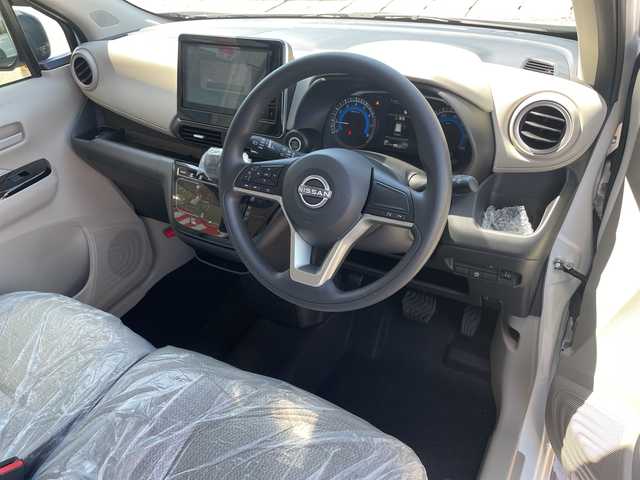 日産 デイズ X 静岡県 2026(令8)年 0.1千km ホワイトパール 純正ディスプレイオーディオ/・USB/Bluetooth/・Apple Carplay/Android Auto/主要装備/・アイドリングストップ/・バックカメラ　/・横滑り防止装置　/・盗難防止装置　/・オートライト　/・オートハイビーム　/・コーナーセンサー　/・プッシュスタート　/・ステアリングリモコン　/・パワーステアリング/・パワーウィンドウ/・スマートキー