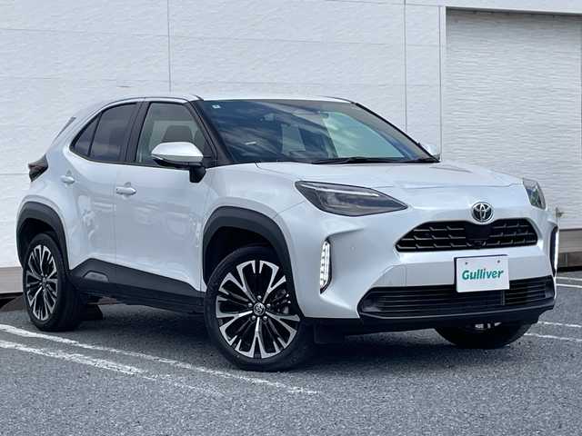 トヨタ ヤリスクロス ハイブリッド Z 千葉県 2025(令7)年 2.5万km プラチナホワイトパールマイカ ナビ　全方位カメラ　フルセグ　シートヒーター　タイプC　HDMI　レーダークルーズ　ステアヒーター　AHB　ビルトインETC　ドラレコ　パワーシート　BSM　LEDライト　オートライト　前後センサー