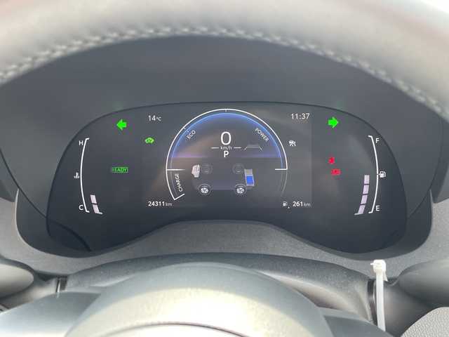 トヨタ ヤリスクロス ハイブリッド Z 千葉県 2025(令7)年 2.5万km プラチナホワイトパールマイカ ナビ　全方位カメラ　フルセグ　シートヒーター　タイプC　HDMI　レーダークルーズ　ステアヒーター　AHB　ビルトインETC　ドラレコ　パワーシート　BSM　LEDライト　オートライト　前後センサー