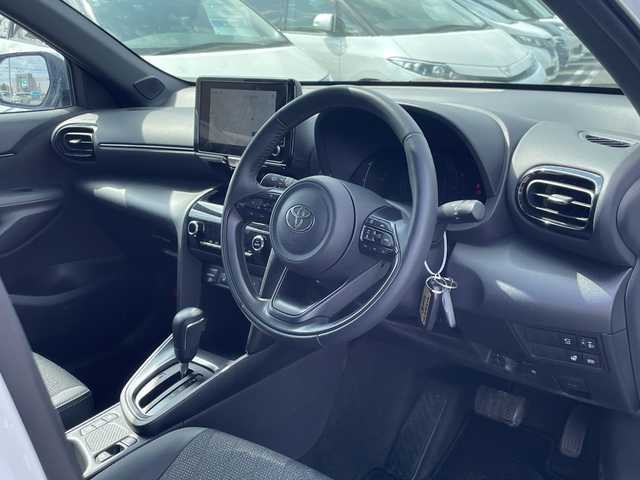 トヨタ ヤリスクロス ハイブリッド Z 千葉県 2025(令7)年 2.5万km プラチナホワイトパールマイカ ナビ　全方位カメラ　フルセグ　シートヒーター　タイプC　HDMI　レーダークルーズ　ステアヒーター　AHB　ビルトインETC　ドラレコ　パワーシート　BSM　LEDライト　オートライト　前後センサー