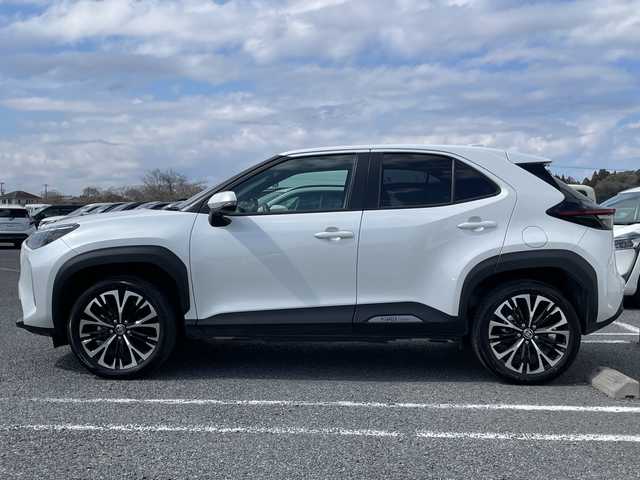 トヨタ ヤリスクロス ハイブリッド Z 千葉県 2025(令7)年 2.5万km プラチナホワイトパールマイカ ナビ　全方位カメラ　フルセグ　シートヒーター　タイプC　HDMI　レーダークルーズ　ステアヒーター　AHB　ビルトインETC　ドラレコ　パワーシート　BSM　LEDライト　オートライト　前後センサー