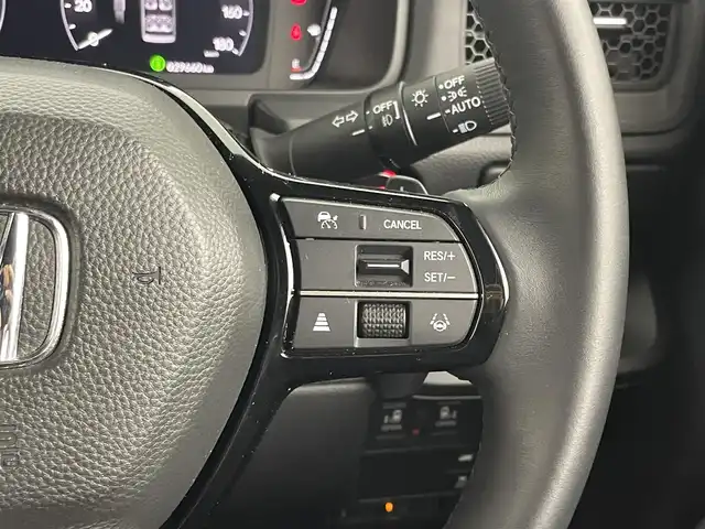 ホンダ ステップワゴン スパーダ eHEV 福岡県 2023(令5)年 3万km プラチナホワイトパール ワンオーナー　/純正１１．４型ナビ/フルセグTV　/バックカメラ　/ホンダセンシング　/レーダークルーズコントロール　/コーナーセンサー　/衝突被害軽減ブレーキ　/レーンキープ　/アクセル踏み間違い防止　/ブラインドスポットモニター/パドルシフト　/両側電動スライドドア　/ハーフレザーシート　/シートヒーター　/パワーバックドア　/ＬＥＤヘッドライト　/純正１６インチアルミホイール　/純正ＡＷ付き冬タイヤ４本積込み