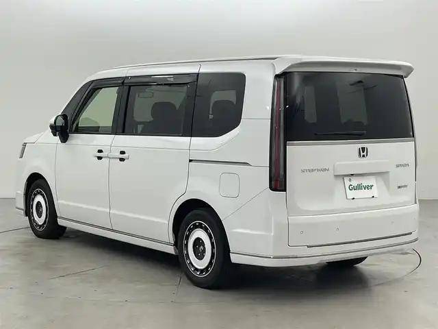 ホンダ ステップワゴン スパーダ eHEV 福岡県 2023(令5)年 3万km プラチナホワイトパール ワンオーナー　/純正１１．４型ナビ/フルセグTV　/バックカメラ　/ホンダセンシング　/レーダークルーズコントロール　/コーナーセンサー　/衝突被害軽減ブレーキ　/レーンキープ　/アクセル踏み間違い防止　/ブラインドスポットモニター/パドルシフト　/両側電動スライドドア　/ハーフレザーシート　/シートヒーター　/パワーバックドア　/ＬＥＤヘッドライト　/純正１６インチアルミホイール　/純正ＡＷ付き冬タイヤ４本積込み