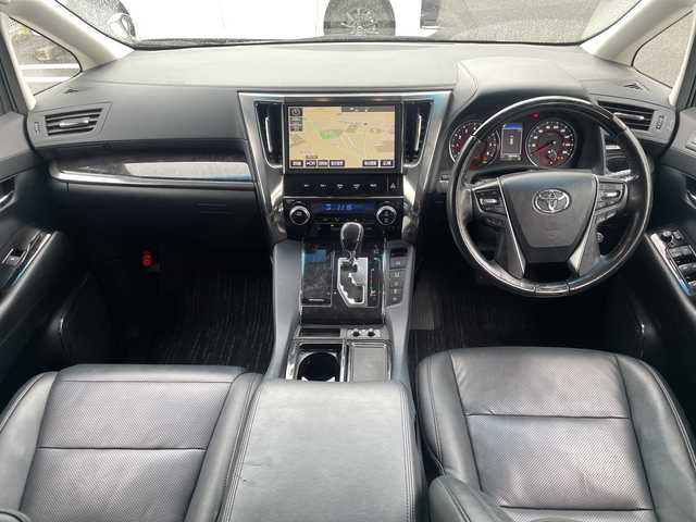 トヨタ アルファード S Cパッケージ 三重県 2018(平30)年 5.8万km ホワイトパールクリスタルシャイン 登録時58047km/フルモデリスタ/三眼LED/黒革シート/純正フリップダウンモニター/禁煙車/純正ナビ/（AM/FM/TV/Bluetooth）/フルセグTV/バックカメラ/ビルトインETC/レーダークルコン/ドライブレコーダー/デジタルインナーミラー/ステアリングスイッチ/ステアリングヒーター/パワーバックドア/シートメモリー/パワーシート/シートヒーター/ベンチレーション/キャプテンシート/プリクラッシュセーフティ/レーンディパーチャーアラート/クリアランスソナー/先行車発進お知らせ機能/オートライト/オートハイビーム/プッシュスタート