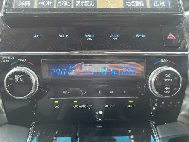 トヨタ アルファード S Cパッケージ 三重県 2018(平30)年 5.8万km ホワイトパールクリスタルシャイン 登録時58047km/フルモデリスタ/三眼LED/黒革シート/純正フリップダウンモニター/禁煙車/純正ナビ/（AM/FM/TV/Bluetooth）/フルセグTV/バックカメラ/ビルトインETC/レーダークルコン/ドライブレコーダー/デジタルインナーミラー/ステアリングスイッチ/ステアリングヒーター/パワーバックドア/シートメモリー/パワーシート/シートヒーター/ベンチレーション/キャプテンシート/プリクラッシュセーフティ/レーンディパーチャーアラート/クリアランスソナー/先行車発進お知らせ機能/オートライト/オートハイビーム/プッシュスタート