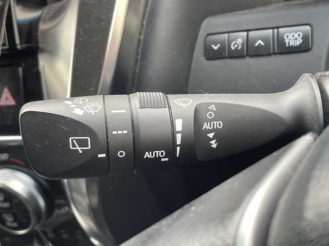 トヨタ アルファード S Cパッケージ 三重県 2018(平30)年 5.8万km ホワイトパールクリスタルシャイン 登録時58047km/フルモデリスタ/三眼LED/黒革シート/純正フリップダウンモニター/禁煙車/純正ナビ/（AM/FM/TV/Bluetooth）/フルセグTV/バックカメラ/ビルトインETC/レーダークルコン/ドライブレコーダー/デジタルインナーミラー/ステアリングスイッチ/ステアリングヒーター/パワーバックドア/シートメモリー/パワーシート/シートヒーター/ベンチレーション/キャプテンシート/プリクラッシュセーフティ/レーンディパーチャーアラート/クリアランスソナー/先行車発進お知らせ機能/オートライト/オートハイビーム/プッシュスタート