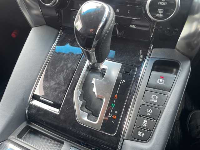 トヨタ アルファード S Cパッケージ 三重県 2018(平30)年 5.8万km ホワイトパールクリスタルシャイン 登録時58047km/フルモデリスタ/三眼LED/黒革シート/純正フリップダウンモニター/禁煙車/純正ナビ/（AM/FM/TV/Bluetooth）/フルセグTV/バックカメラ/ビルトインETC/レーダークルコン/ドライブレコーダー/デジタルインナーミラー/ステアリングスイッチ/ステアリングヒーター/パワーバックドア/シートメモリー/パワーシート/シートヒーター/ベンチレーション/キャプテンシート/プリクラッシュセーフティ/レーンディパーチャーアラート/クリアランスソナー/先行車発進お知らせ機能/オートライト/オートハイビーム/プッシュスタート